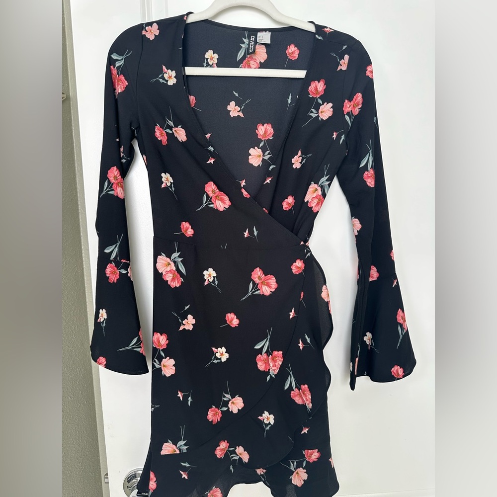 Black floral size 2 long sleeve wrap dress